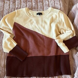 Elegant Colorblock Sweater in Cream and Brown